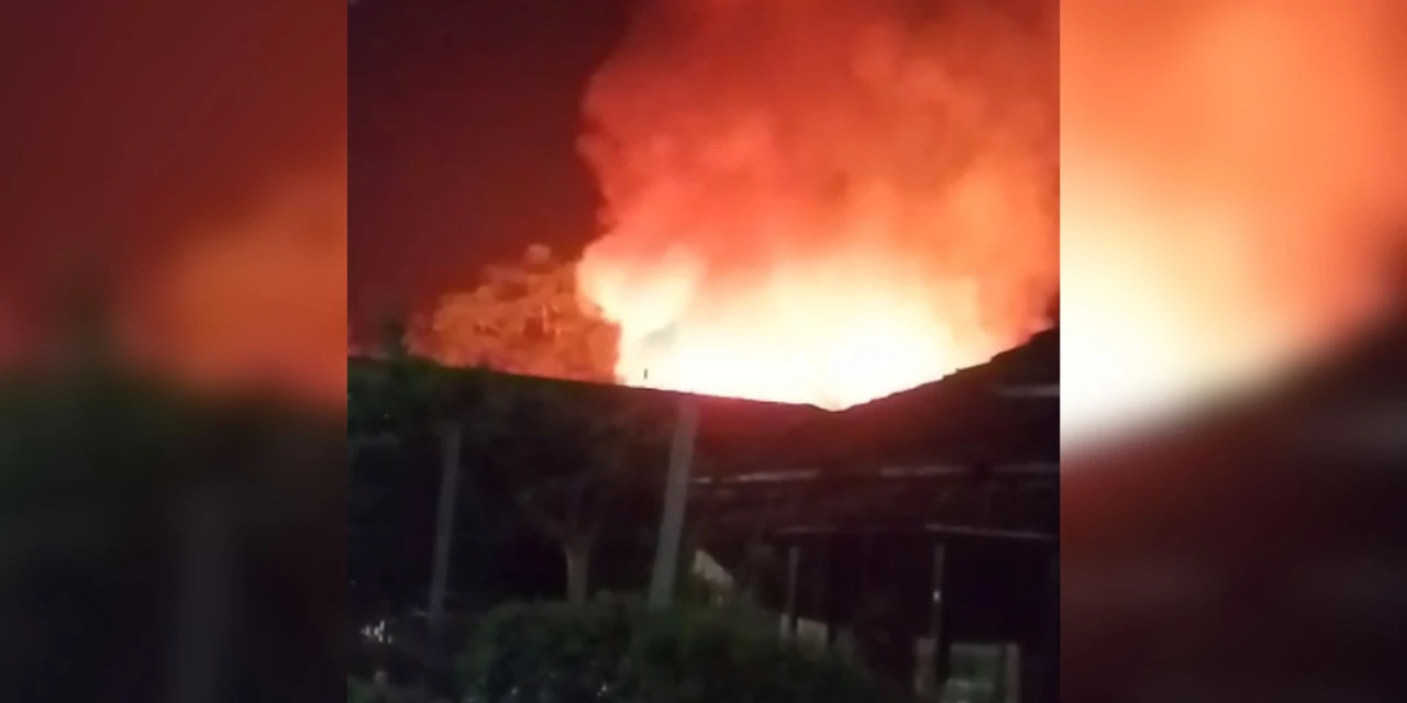 Incêndio de grandes proporções destrói residências em São João do Triunfo