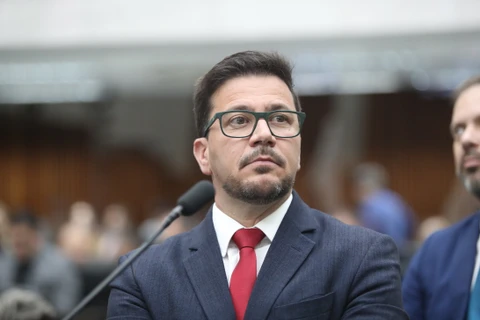 Oposição apresenta emendas ao Projeto de Lei das Escolas Cívico-Militares