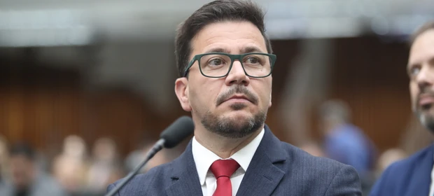 Oposição apresenta emendas ao Projeto de Lei das Escolas Cívico-Militares