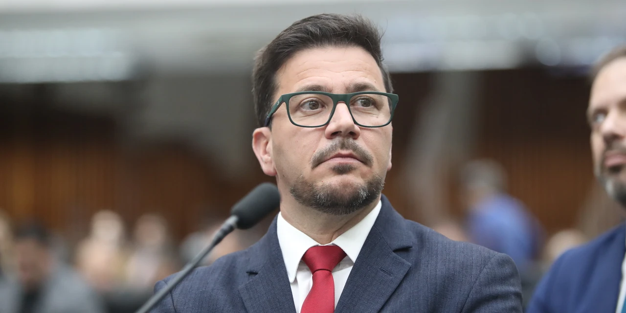 Oposição apresenta emendas ao Projeto de Lei das Escolas Cívico-Militares