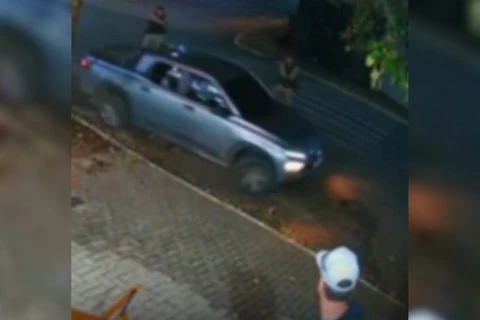 Dupla é presa após disparos e ameaças em frente a distribuidora de bebidas