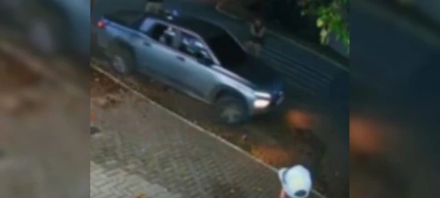 Dupla é presa após disparos e ameaças em frente a distribuidora de bebidas