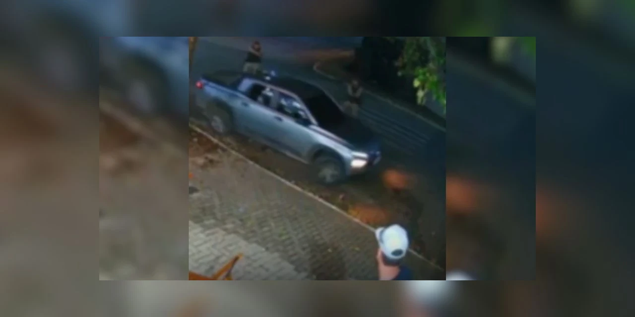 Dupla é presa após disparos e ameaças em frente a distribuidora de bebidas