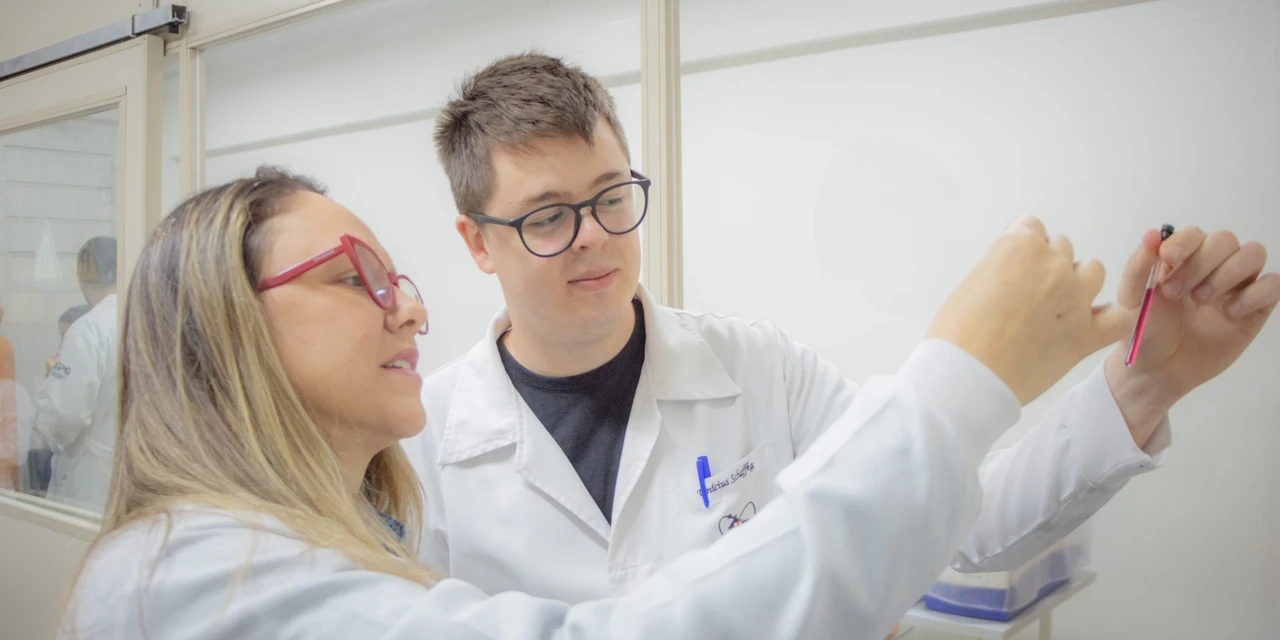 Laboratório da UEPG oferece teste de detecção de metanol em bebidas