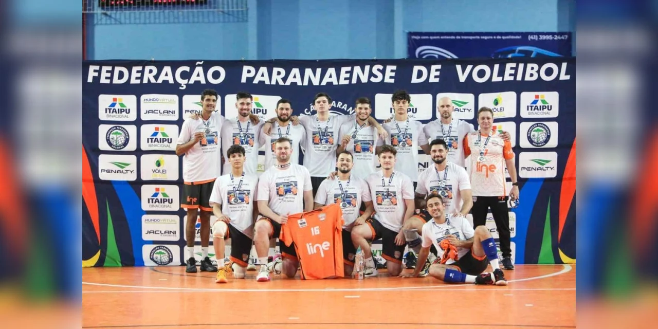Equipe de Toledo homenageia atleta vítima de acidente durante campeonato paranaense de vôlei