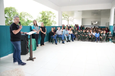Prefeitura de Piraí do Sul entrega escola reformada na área rural