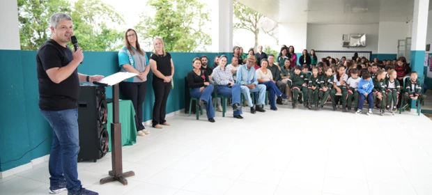 Prefeitura de Piraí do Sul entrega escola reformada na área rural
