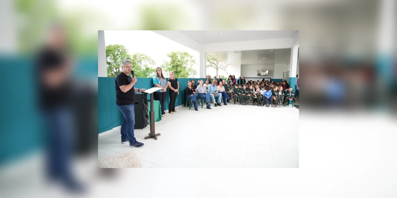 Prefeitura de Piraí do Sul entrega escola reformada na área rural