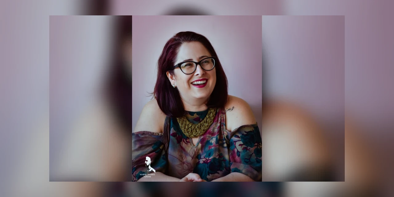 Professora da UEPG lança livro sobre ciência, espiritualidade e maternidade