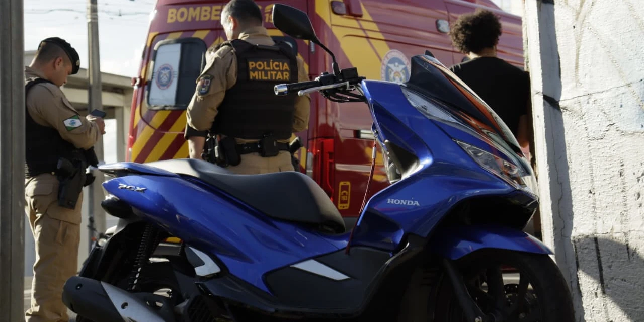 Colisão entre duas motos deixa três pessoas feridas em Ponta Grossa