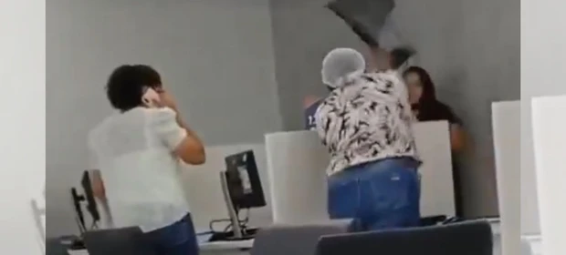 Com falta de luz em casa, mulher 'surta' e quebra equipamentos de empresa de energia; assista