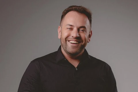 Jornalista de PG está na assessoria da banda Guns N'Roses em turnê pelo Brasil