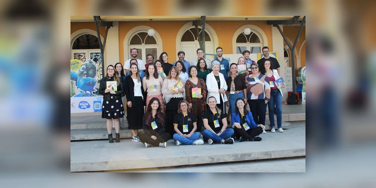 Biblioteca Gralha Azul abre inscrições para concurso literário de autores paranaenses