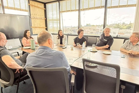 Mabel Canto se reúne com prefeita e empresários de Carambeí por nova marginal de acesso à cidade na PR-151