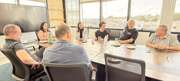 Mabel Canto se reúne com prefeita e empresários de Carambeí por nova marginal de acesso à cidade na PR-151