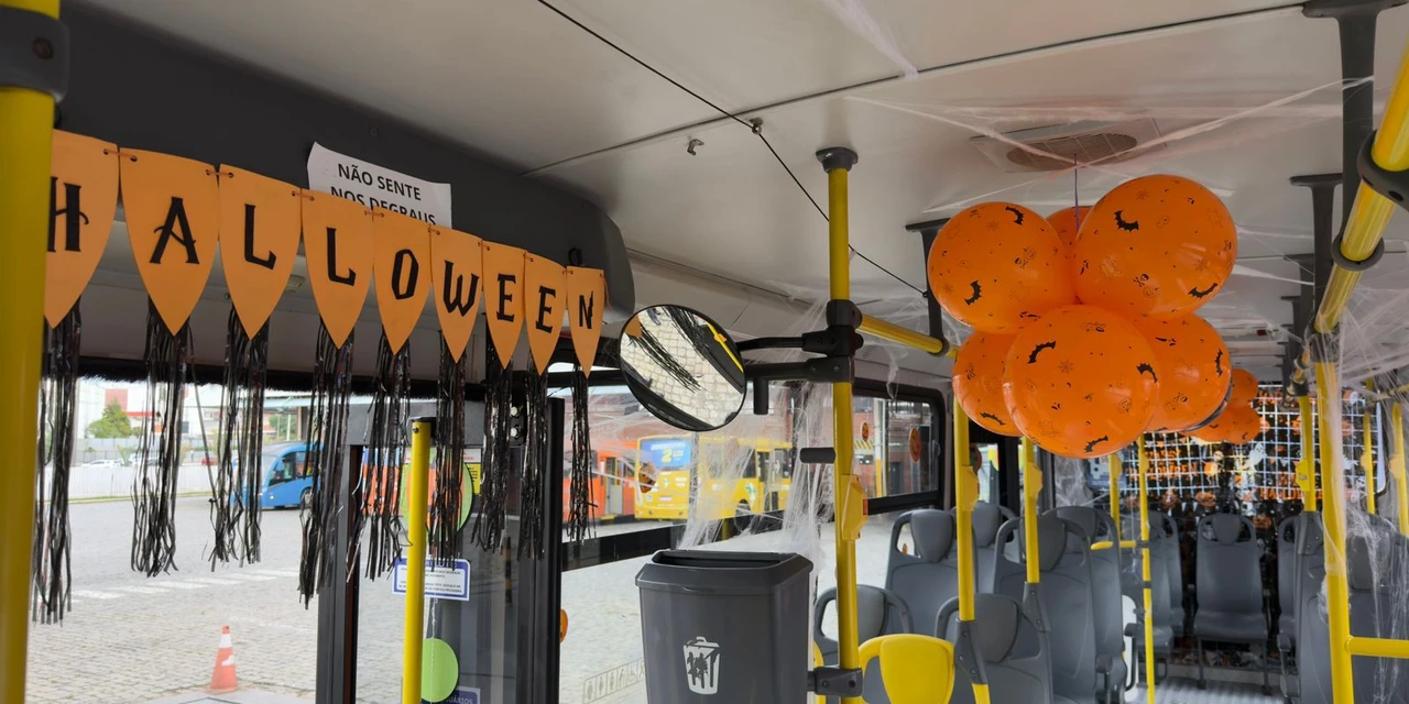 VCG leva clima de Halloween para o transporte coletivo em PG