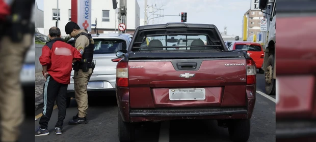 Idoso morre ao volante e provoca acidente no Centro de Ponta Grossa
