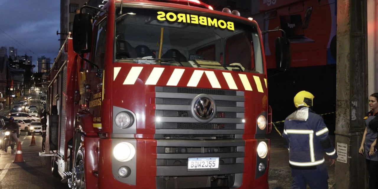 Fumaça em estabelecimento assusta moradores e mobiliza bombeiros, mas equipe fica surpresa com o motivo