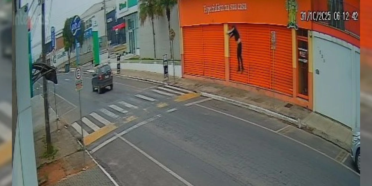 Queda misteriosa: homem despenca de marquise de loja em Castro