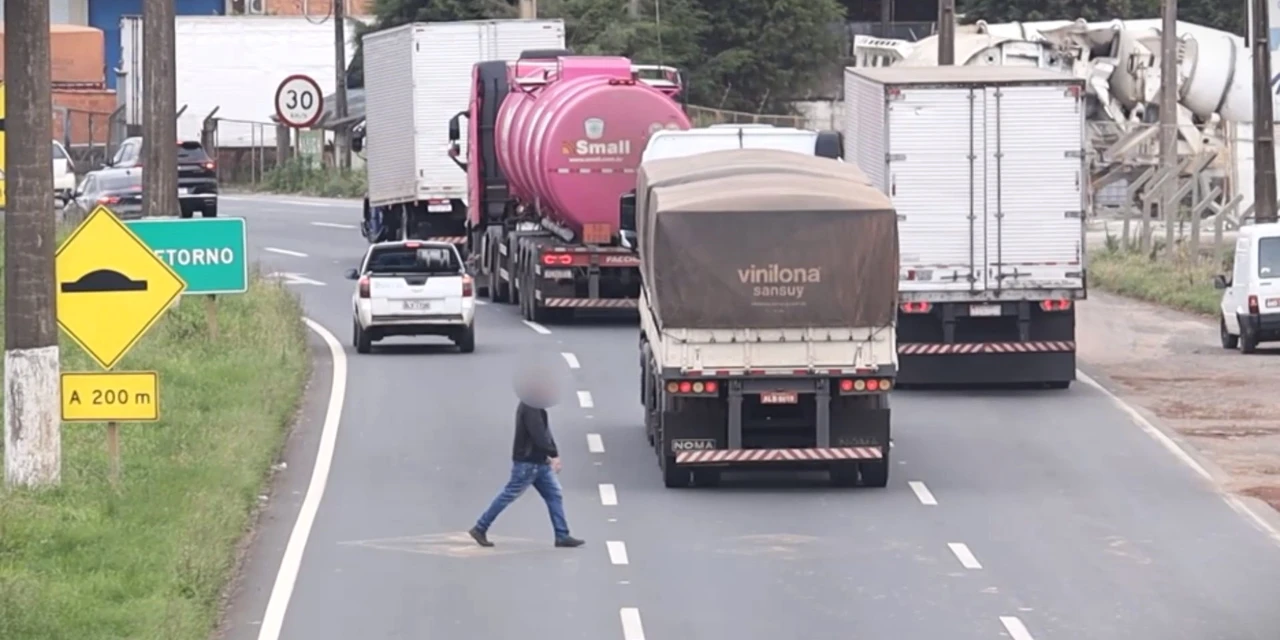 VÍDEO: Pedestres ignoram passarelas em trechos urbanos de rodovias em Ponta Grossa