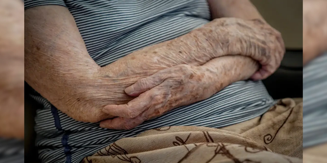 Vizinhos salvam idosa abandonada pelo próprio filho em Ponta Grossa