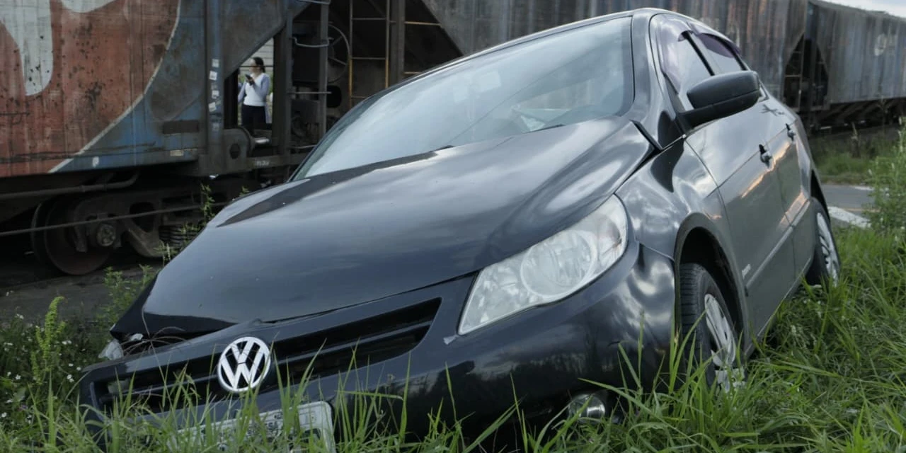 Motorista erra marcha e é atingido por trem em Ponta Grossa