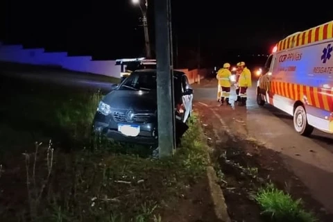 PRF prende motorista embriagado após colisão contra poste na BR-376, em PG