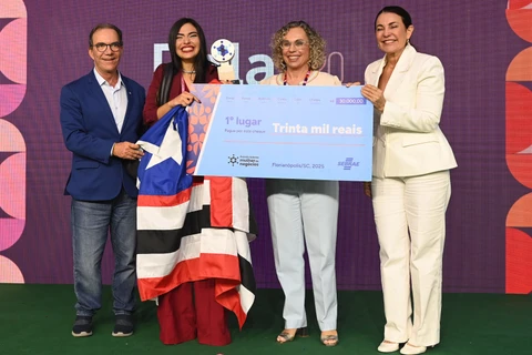 Camila Policarpo (segunda) venceu na categoria Microempreendedora Individual | Foto: Fabrício Almeida/Agência Sebrae