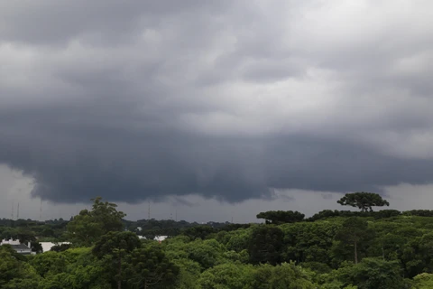 Simepar e Defesa Civil alertam para tempestade no Paraná no fim de semana