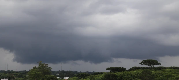 Simepar e Defesa Civil alertam para tempestade no Paraná no fim de semana