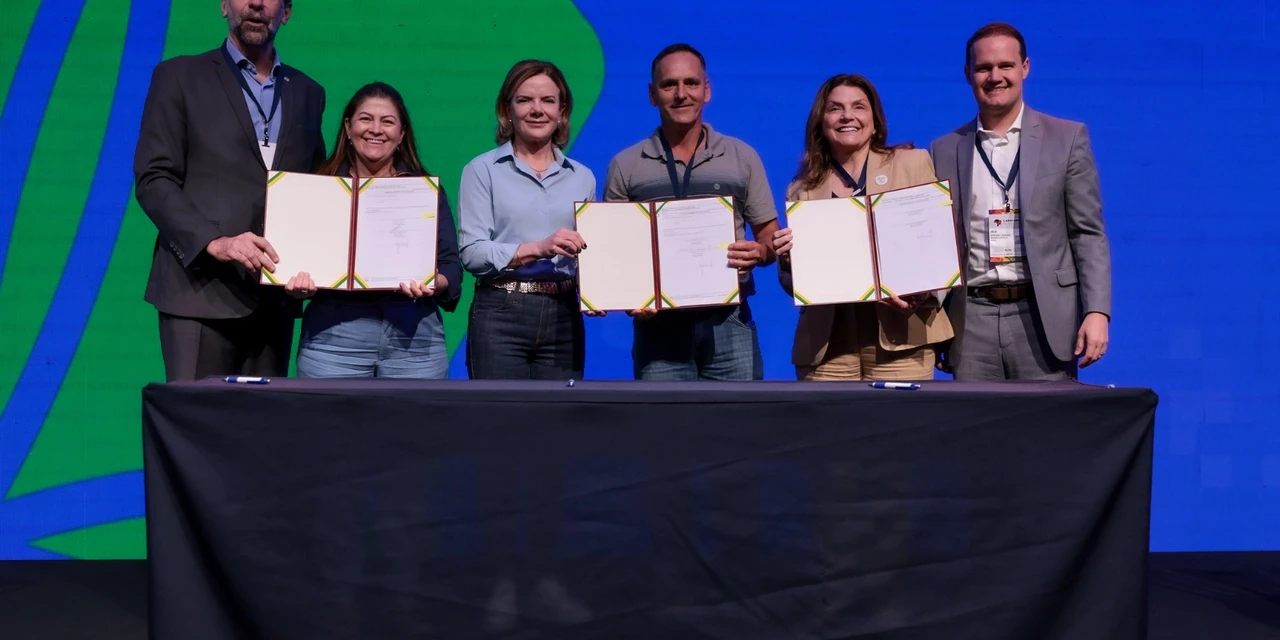 Gleisi Hoffmann encerra Caravana Federativa no Paraná com novos investimentos e fortalecimento do diálogo com municípios