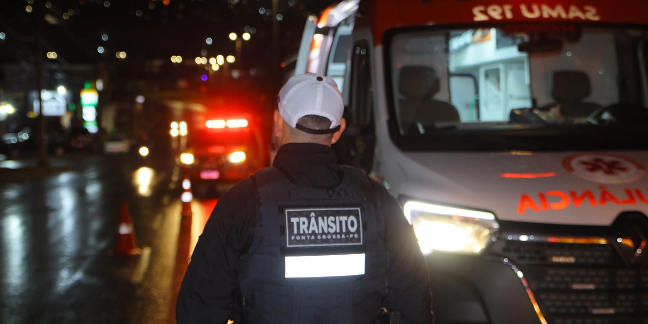 Acidente com capotamento em Ponta Grossa deixa uma mulher morta e homem ferido