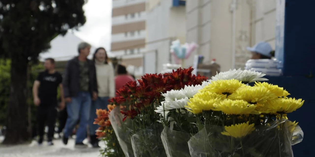 Cemitérios de Ponta Grossa recebem grande público neste Finados