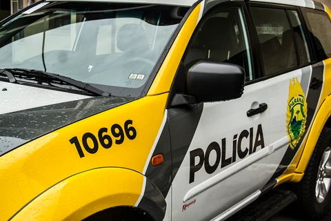 Indivíduo embriagado xinga os próprios pais, é contido pelo irmão e acaba preso na região