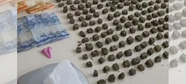 Mulher e dois adolescentes são detidos em ponto de venda de drogas em Jaguariaíva