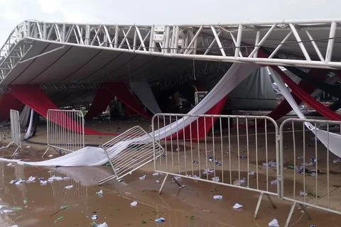 Estrutura metálica desaba em festa de estudantes em SP; uma pessoa morre e cerca de 40 ficam feridas