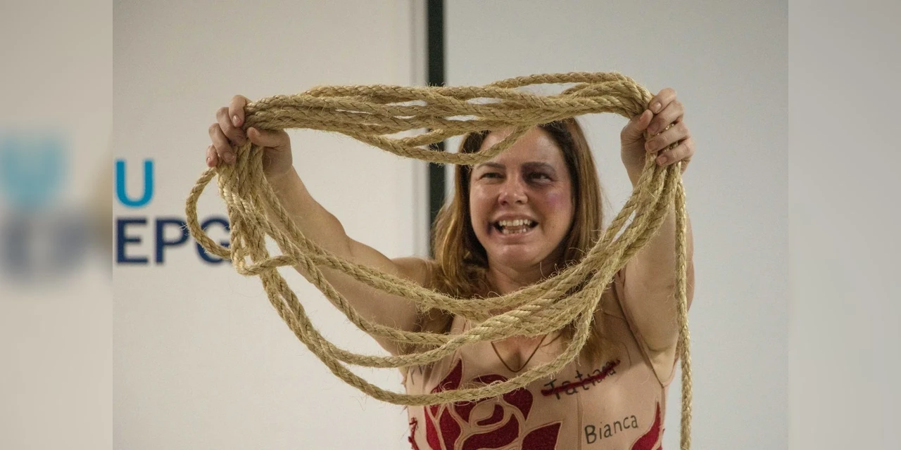 Atriz lança obra que retrata violência contra a mulher