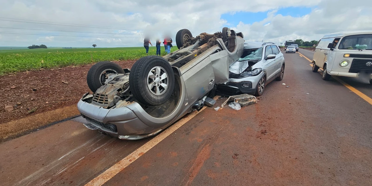 Caminhonete com drogas e adesivos falsos da Itaipu se envolve em acidente no Paraná