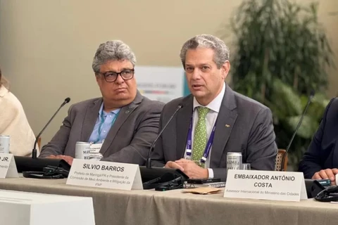 Prefeito Silvio Barros se destaca em debates sobre mudanças climáticas na Cúpula Mundial de Prefeitos no Rio de Janeiro