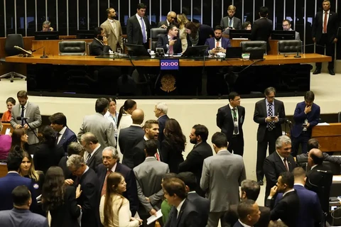 Câmara de Deputados aprova ampliação gradual da licença-paternidade
