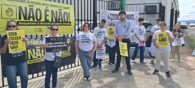 Sindicatos protestam contra expansão de escolas cívico-militares em Ponta Grossa