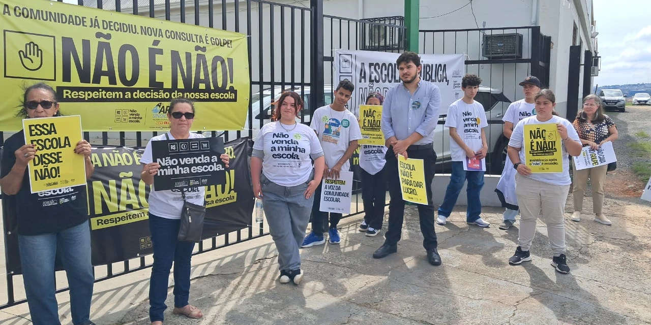 Sindicatos protestam contra expansão de escolas cívico-militares em Ponta Grossa