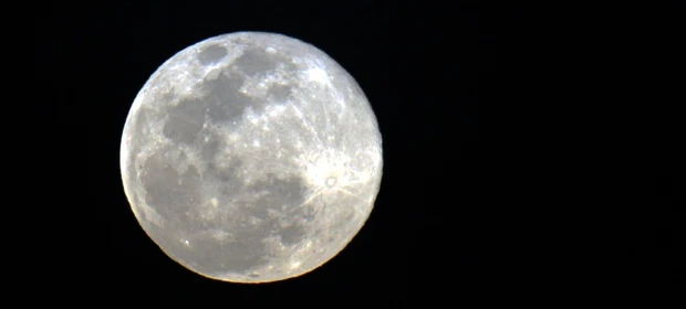 Maior Superlua de 2025 ilumina céu paranaense nesta noite