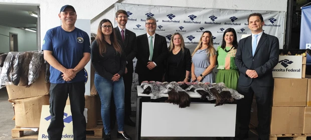 Receita Federal doa 800 kg de cabelo para confecção de 400 perucas em Ponta Grossa