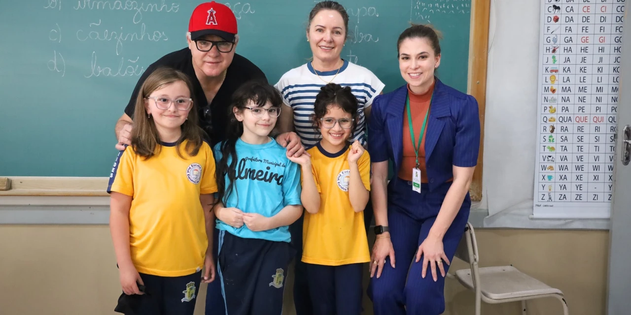 Palmeira entrega mais de 300 óculos a crianças do município