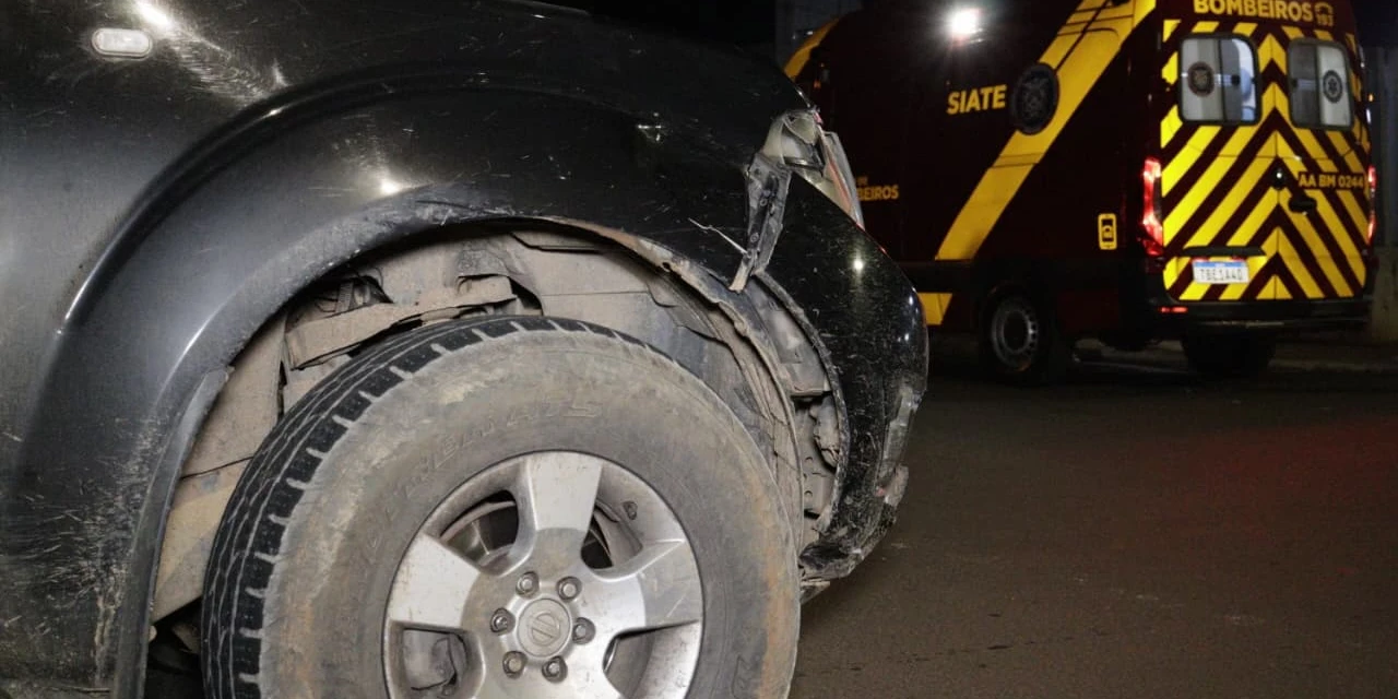 Fotos: Jovem sofre fratura exposta em acidente entre moto e caminhonete no Cará-Cará