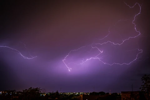 Simepar alerta para tempestades com ventos acima de 80 km/h nesta sexta-feira