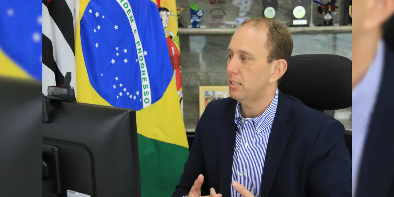 Prefeito 'tiktoker' é afastado do cargo após suspeita de desvios na saúde