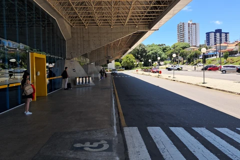 Motorista de ônibus rodoviário deixa passageira que queria descer em PG em Campo Largo