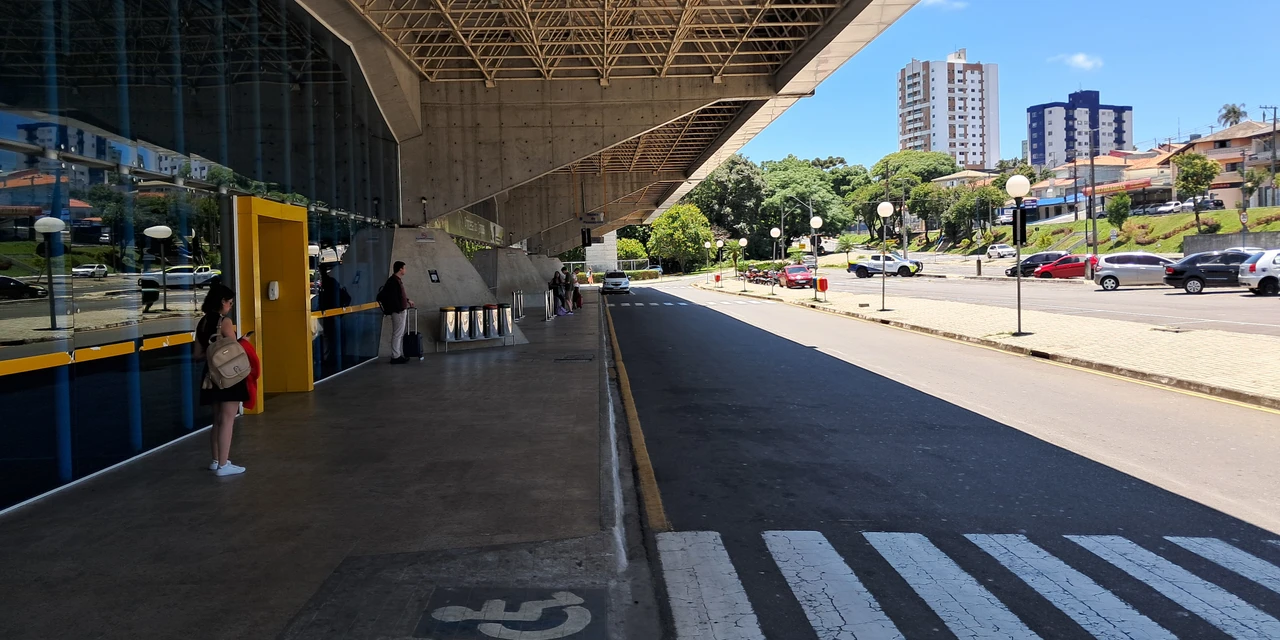 Motorista de ônibus deixa passageira que queria descer em PG na rodoviária de Campo Largo